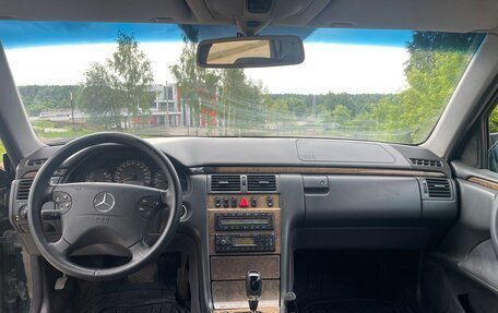 Mercedes-Benz E-Класс, 1999 год, 700 000 рублей, 8 фотография