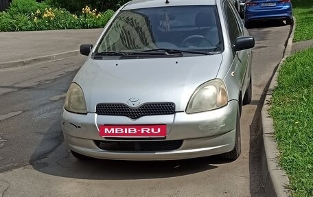 Toyota Yaris I рестайлинг, 2002 год, 375 000 рублей, 1 фотография