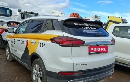 Geely Atlas, 2024 год, 1 616 000 рублей, 3 фотография