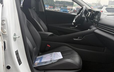 Hyundai Elantra, 2023 год, 1 370 000 рублей, 5 фотография
