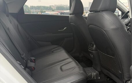 Hyundai Elantra, 2023 год, 1 370 000 рублей, 7 фотография