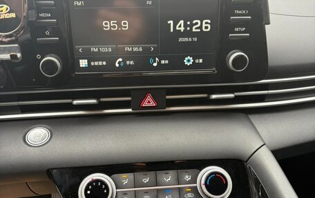 Hyundai Elantra, 2023 год, 1 370 000 рублей, 11 фотография