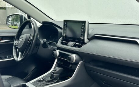 Toyota RAV4, 2020 год, 2 970 000 рублей, 10 фотография