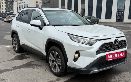 Toyota RAV4, 2020 год, 3 190 000 рублей, 2 фотография