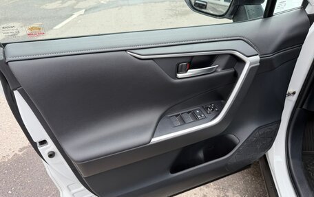 Toyota RAV4, 2020 год, 3 190 000 рублей, 10 фотография