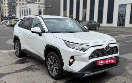 Toyota RAV4, 2020 год, 3 190 000 рублей, 6 фотография