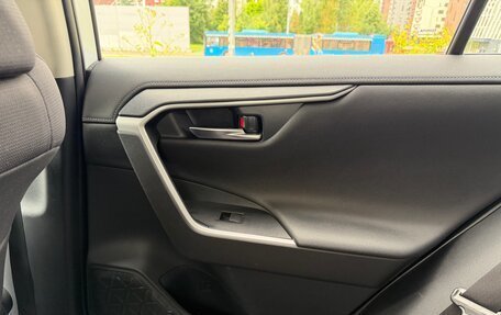 Toyota RAV4, 2020 год, 3 190 000 рублей, 21 фотография