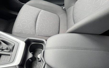 Toyota RAV4, 2020 год, 3 190 000 рублей, 23 фотография