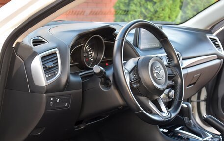 Mazda 3, 2018 год, 1 995 000 рублей, 19 фотография
