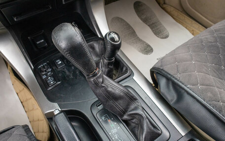 Toyota Land Cruiser Prado 120 рестайлинг, 2004 год, 1 799 000 рублей, 21 фотография