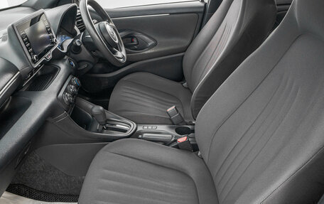 Toyota Yaris, 2020 год, 1 149 000 рублей, 23 фотография