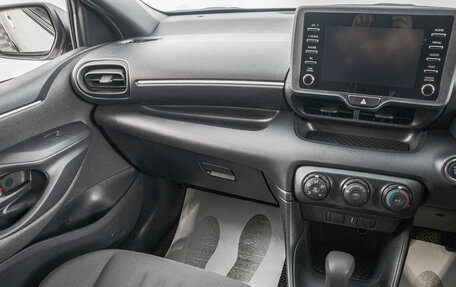 Toyota Yaris, 2020 год, 1 149 000 рублей, 22 фотография