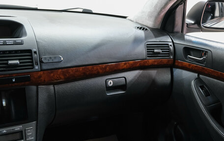Toyota Avensis III рестайлинг, 2004 год, 699 000 рублей, 18 фотография