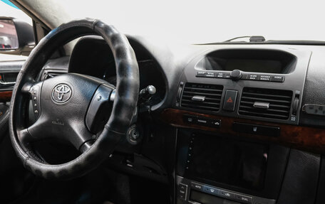 Toyota Avensis III рестайлинг, 2004 год, 699 000 рублей, 21 фотография