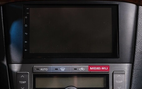 Toyota Avensis III рестайлинг, 2004 год, 699 000 рублей, 32 фотография