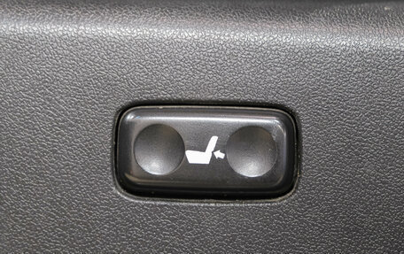 Toyota Avensis III рестайлинг, 2004 год, 699 000 рублей, 35 фотография