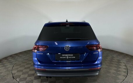Volkswagen Tiguan II, 2018 год, 2 355 000 рублей, 3 фотография