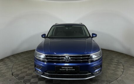 Volkswagen Tiguan II, 2018 год, 2 355 000 рублей, 2 фотография
