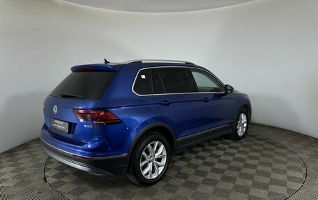 Volkswagen Tiguan II, 2018 год, 2 355 000 рублей, 6 фотография