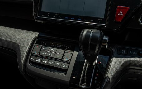 Honda Stepwgn IV, 2016 год, 1 890 000 рублей, 14 фотография