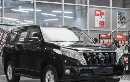 Toyota Land Cruiser Prado 150 рестайлинг 2, 2016 год, 3 499 000 рублей, 3 фотография