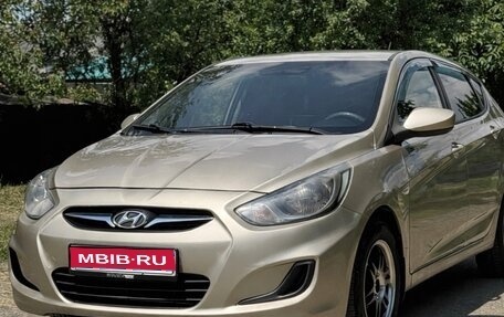 Hyundai Solaris II рестайлинг, 2012 год, 850 000 рублей, 1 фотография
