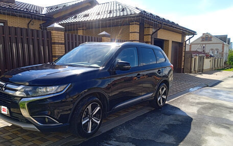 Mitsubishi Outlander III рестайлинг 3, 2016 год, 1 880 000 рублей, 1 фотография