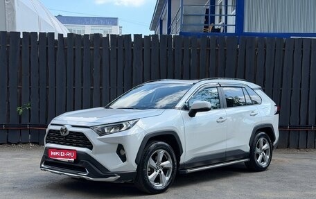 Toyota RAV4, 2021 год, 3 280 000 рублей, 1 фотография