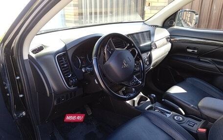 Mitsubishi Outlander III рестайлинг 3, 2016 год, 1 880 000 рублей, 7 фотография
