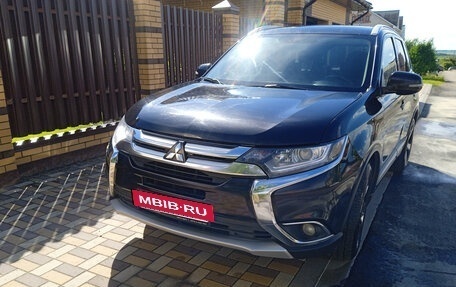 Mitsubishi Outlander III рестайлинг 3, 2016 год, 1 880 000 рублей, 16 фотография