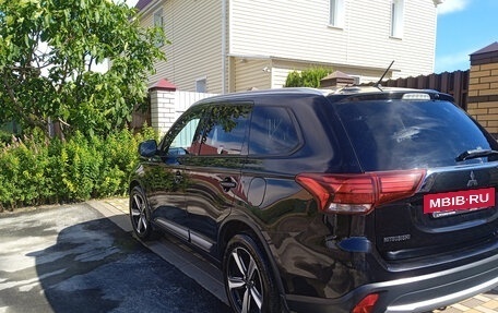 Mitsubishi Outlander III рестайлинг 3, 2016 год, 1 880 000 рублей, 20 фотография