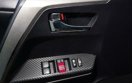Toyota RAV4, 2013 год, 1 998 000 рублей, 29 фотография