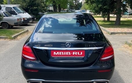 Mercedes-Benz E-Класс, 2018 год, 3 500 000 рублей, 4 фотография