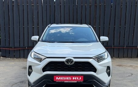 Toyota RAV4, 2021 год, 3 280 000 рублей, 10 фотография