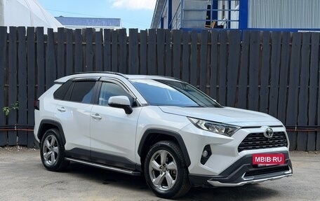 Toyota RAV4, 2021 год, 3 280 000 рублей, 14 фотография