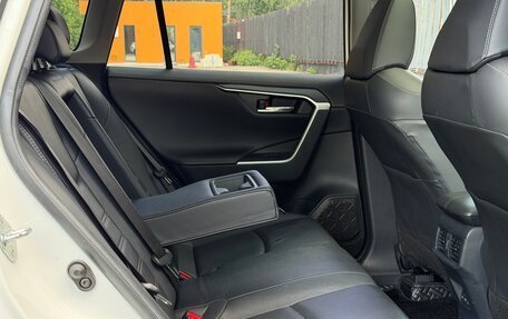 Toyota RAV4, 2021 год, 3 280 000 рублей, 40 фотография