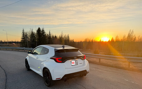 Toyota Yaris, 2021 год, 3 350 000 рублей, 9 фотография