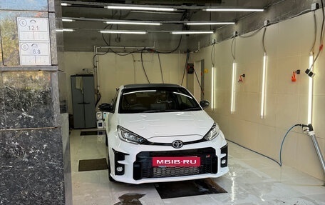 Toyota Yaris, 2021 год, 3 350 000 рублей, 2 фотография