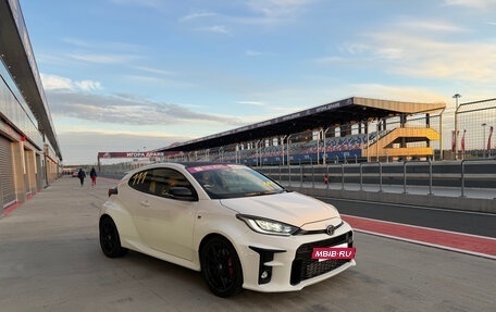 Toyota Yaris, 2021 год, 3 350 000 рублей, 5 фотография