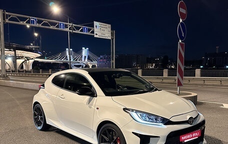 Toyota Yaris, 2021 год, 3 350 000 рублей, 18 фотография