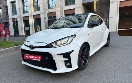 Toyota Yaris, 2021 год, 3 350 000 рублей, 21 фотография
