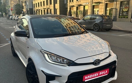 Toyota Yaris, 2021 год, 3 350 000 рублей, 20 фотография