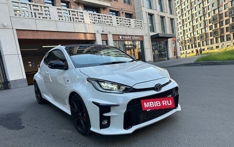Toyota Yaris, 2021 год, 3 350 000 рублей, 22 фотография