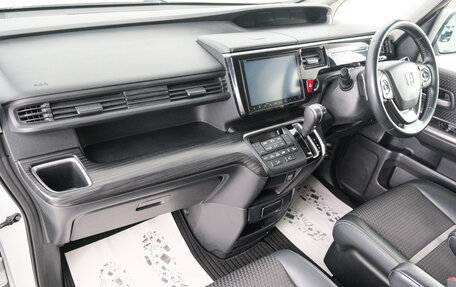Honda Stepwgn IV, 2015 год, 1 699 000 рублей, 12 фотография