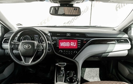 Toyota Camry, 2018 год, 2 450 000 рублей, 10 фотография