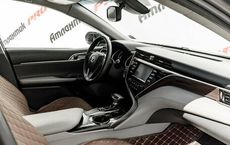 Toyota Camry, 2018 год, 2 450 000 рублей, 11 фотография