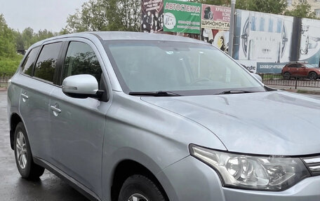 Mitsubishi Outlander III рестайлинг 3, 2012 год, 1 300 000 рублей, 2 фотография