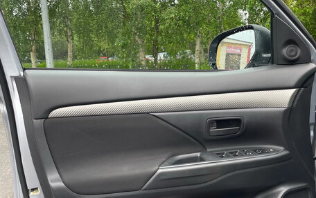 Mitsubishi Outlander III рестайлинг 3, 2012 год, 1 300 000 рублей, 8 фотография
