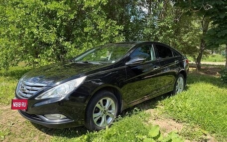 Hyundai Sonata VI, 2010 год, 850 000 рублей, 1 фотография