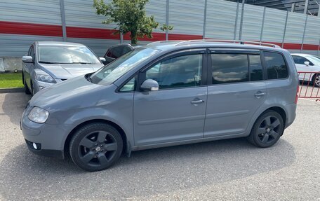 Volkswagen Touran III, 2006 год, 650 000 рублей, 3 фотография